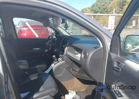 2016 Jeep Compass Latitude z USA, uszkodzony, nr VIN 1C4NJCEA6GD620036